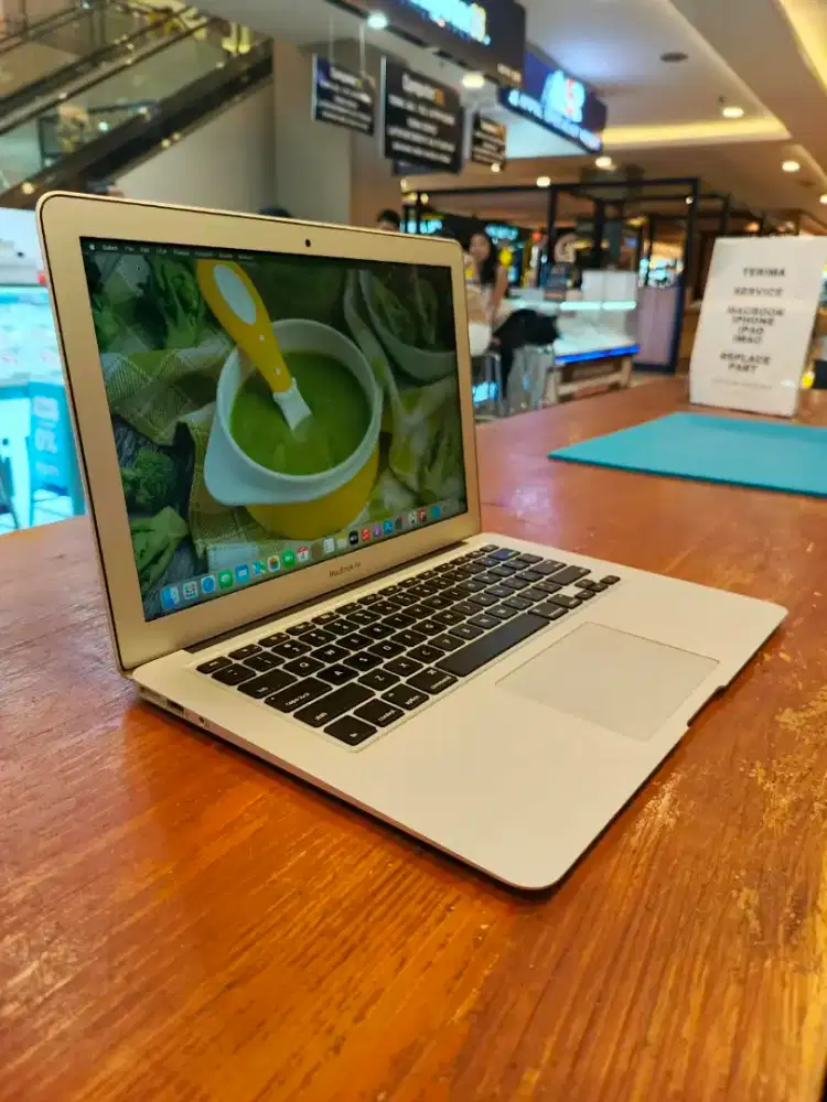 Macbook Air 13-inch 2017 intel Core i5 RAM 8GB SSD 128GB