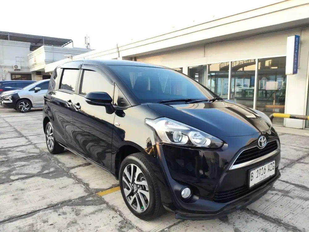 SIENTA V 2018 KILOMETER RENDAH