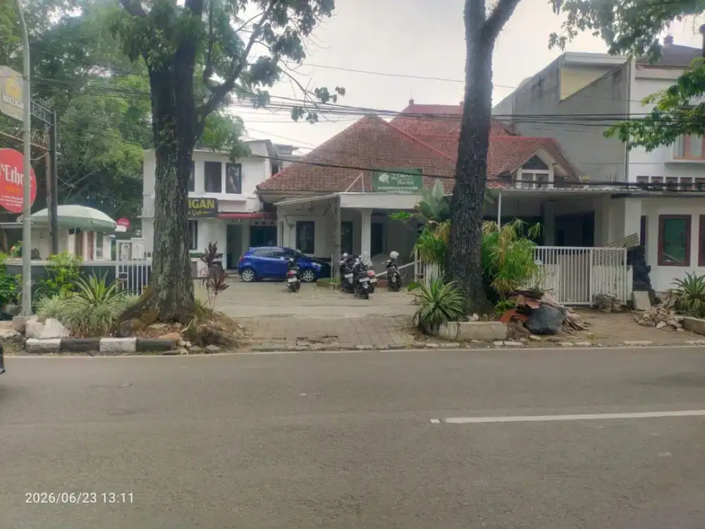 Disewakan Rumah Cafe di Kawasan Sayap Riau Bandung