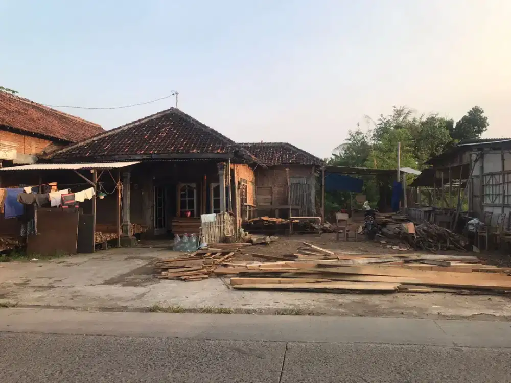 Rumah beserta tanah di pinggir jalan cocok untuk usaha