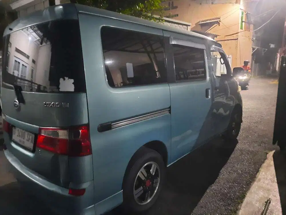Daihatsu Luxio 2009 Bensin