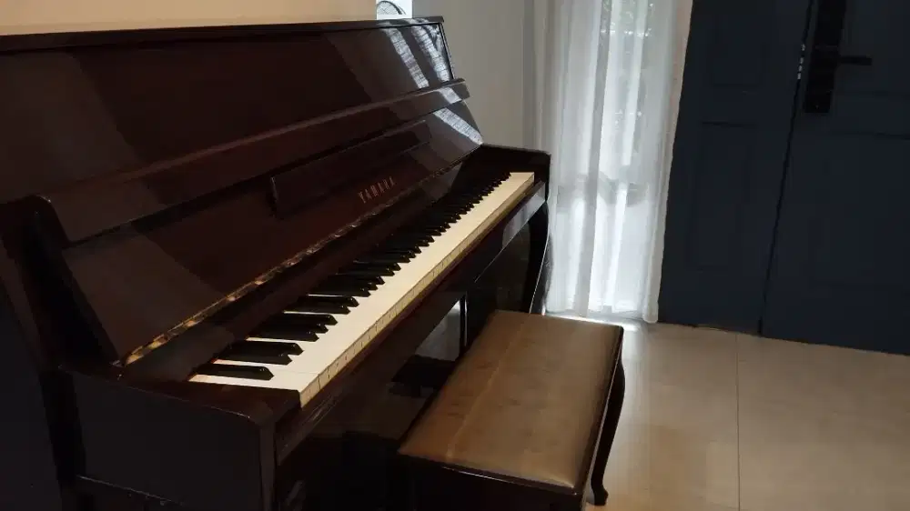 Piano Yamaha LU-110T