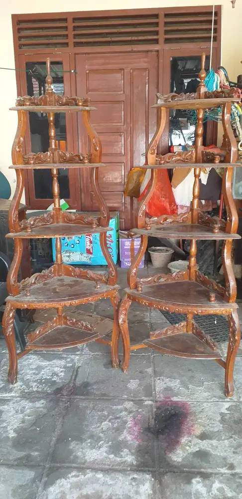 Meja Sudut Kaki Tiga Jati, Kondisi Masiih Bagus