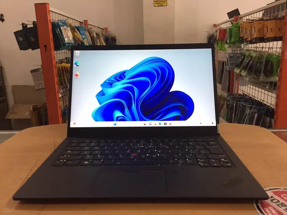 Lenovo ThinkPad X1 Carbon 8th Core i7Gen10 Ram 16GB SSD 256GB Mulus