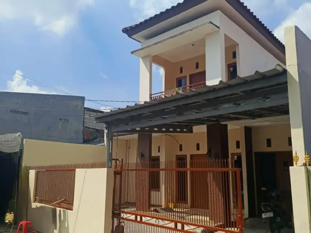 Di sewakan Rumah tinggal  1 1/2 Lantai Duren sawit