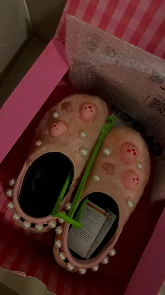 want to sale zanmang loopy crocs limited edition from singapore