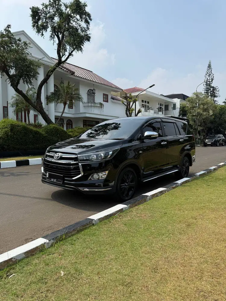 CASH 2017 Toyota Innova Venturer 2.0 A/T Bensin