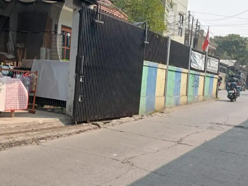 DIJUAL DAN DISEWAKAN RUMAH PINGGIR JALAN DI CISARANTEN ARCAMANIK COCOK UNTUK KANTOR,USAHA DAN HUNIAN