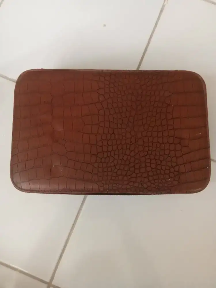 Tempat koleksi jam tangan