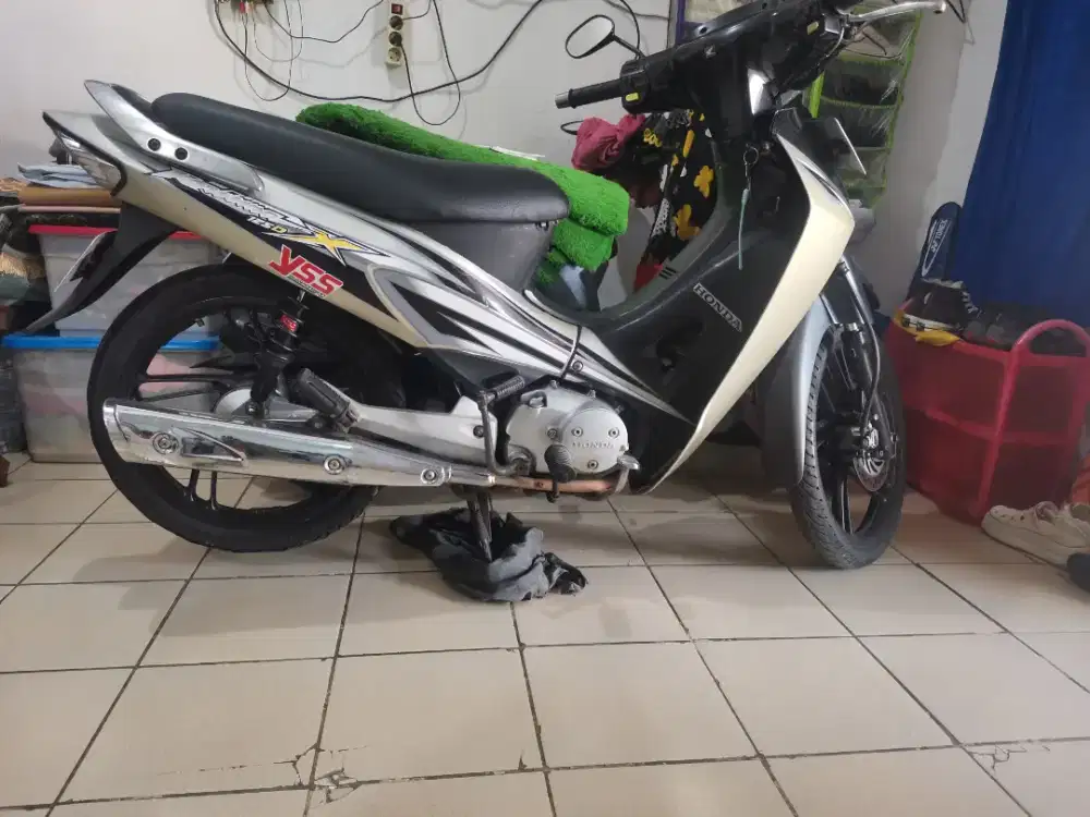 Karisma x 125 tahun 2005