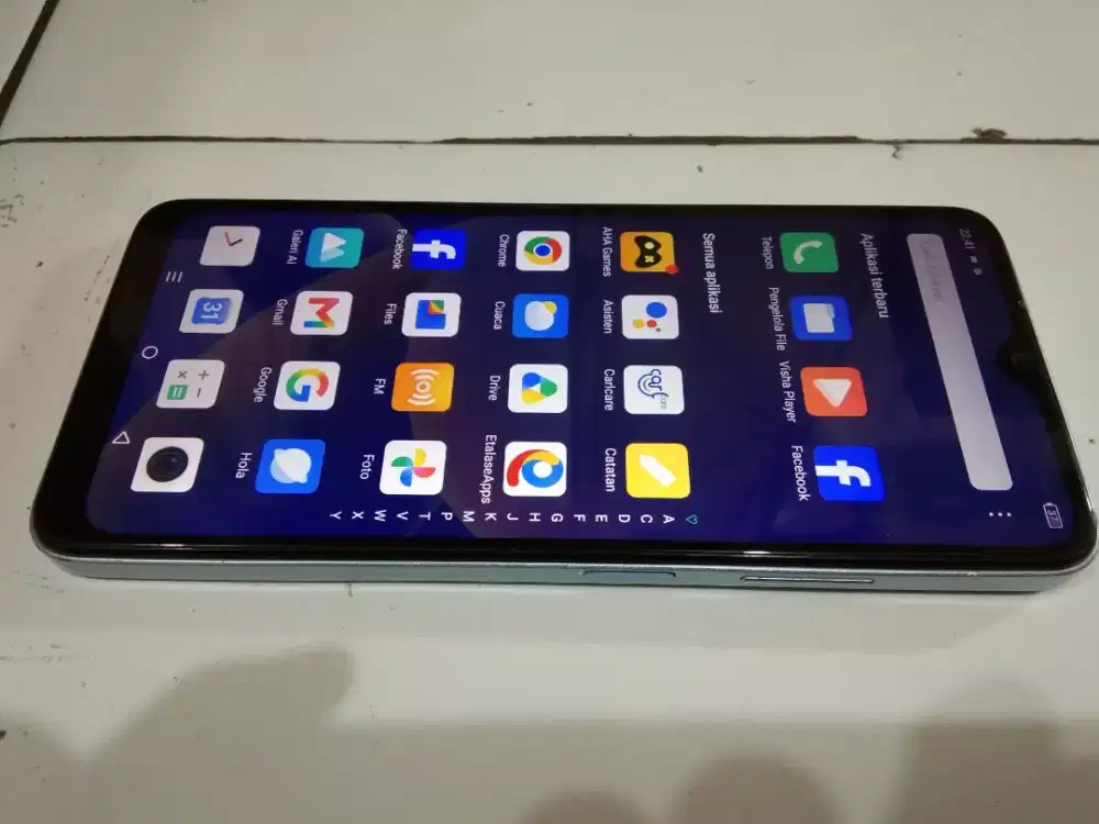 Infinix Hot 30i 4G 8/128 layar 6.5 inchi normal