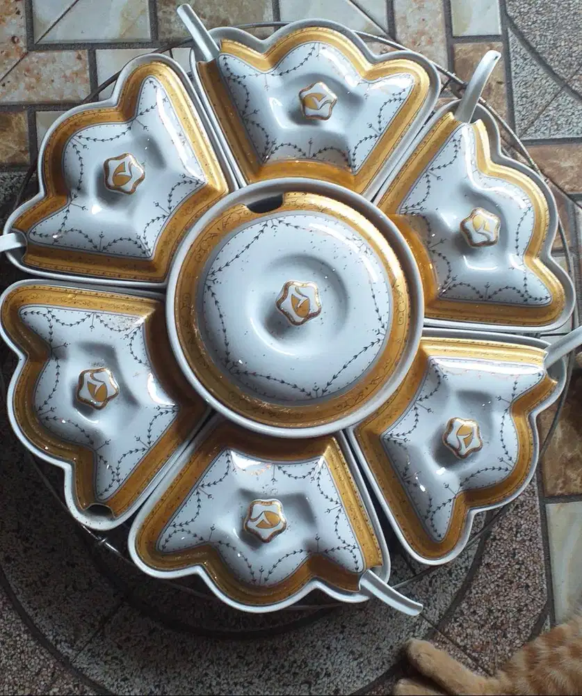 Tempat Prasmanan Vicenza Motif Padi, Minus Kotak dan 2 Sendok Sayur