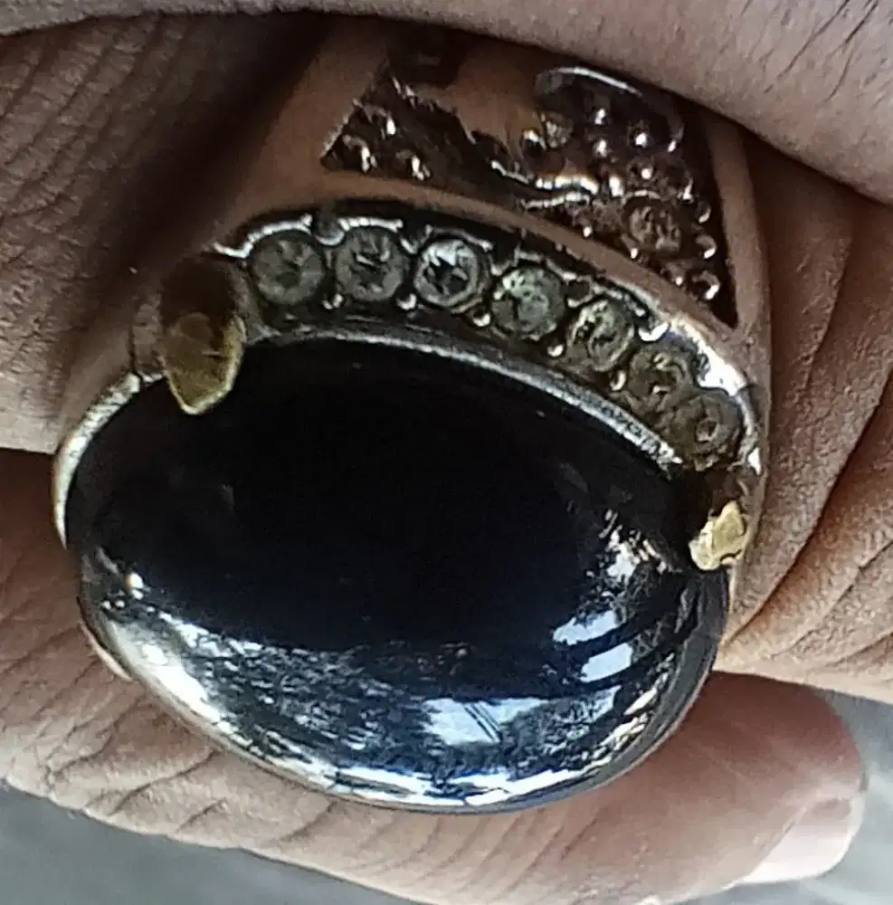 Dijual, cincin bacan iketan baja putih