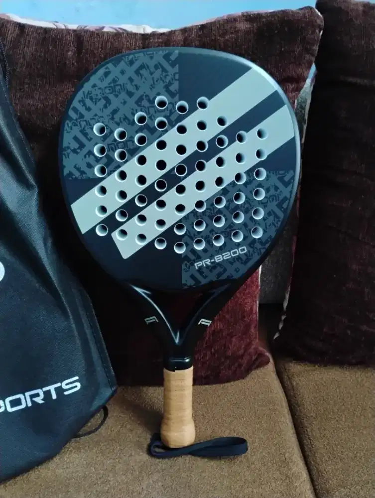 Raket padel ianoni pr8200 baru pakai 2 kali