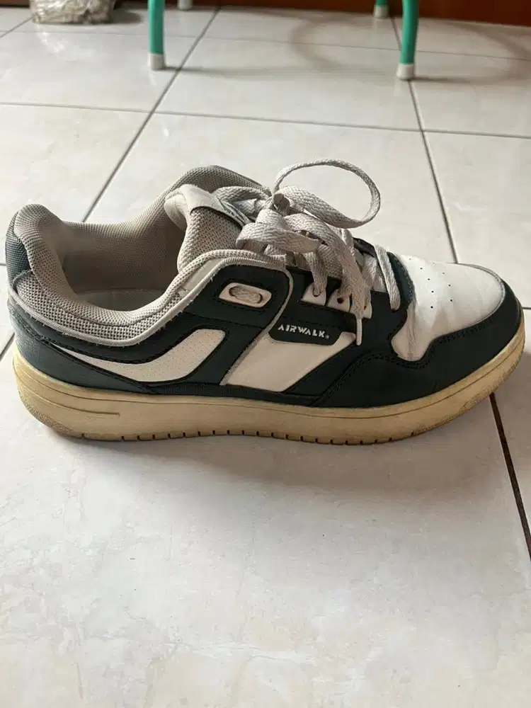 WTS airwalk sneakers