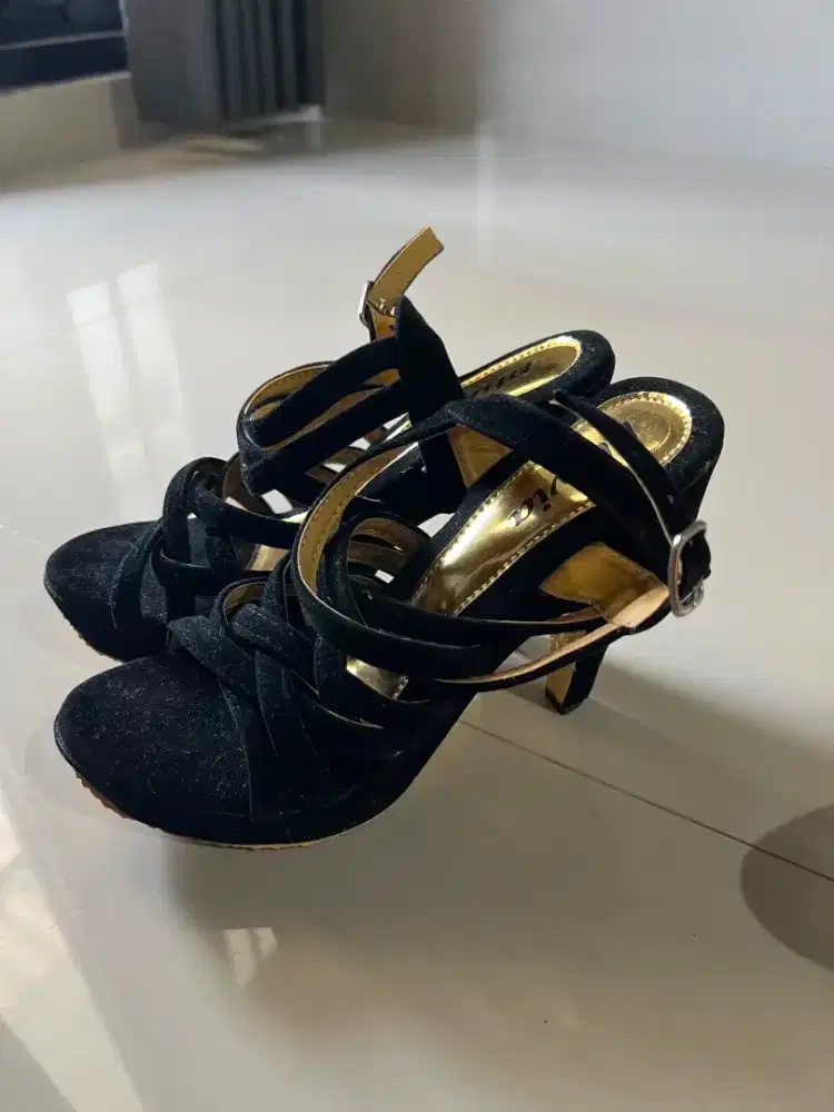 Sepatu heels wanita uk 36 37 masih bagus banget
