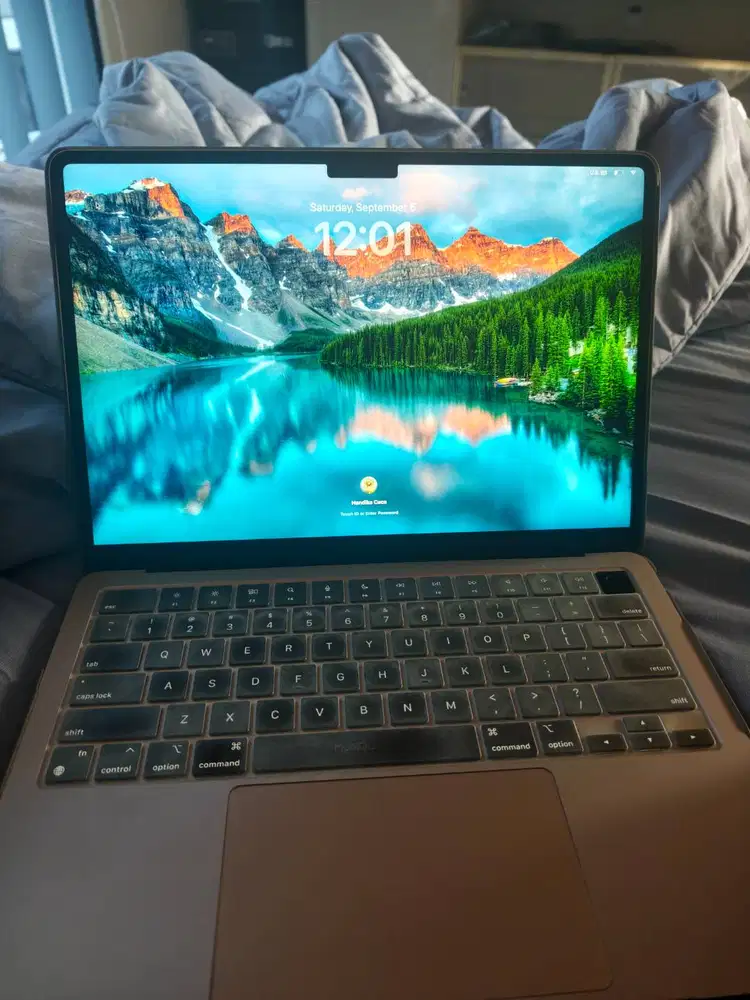 MacBook air M3 13 inchi 8/256gb BH 97%