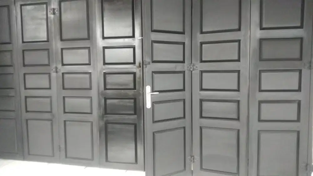 Pintu lipat garasi
