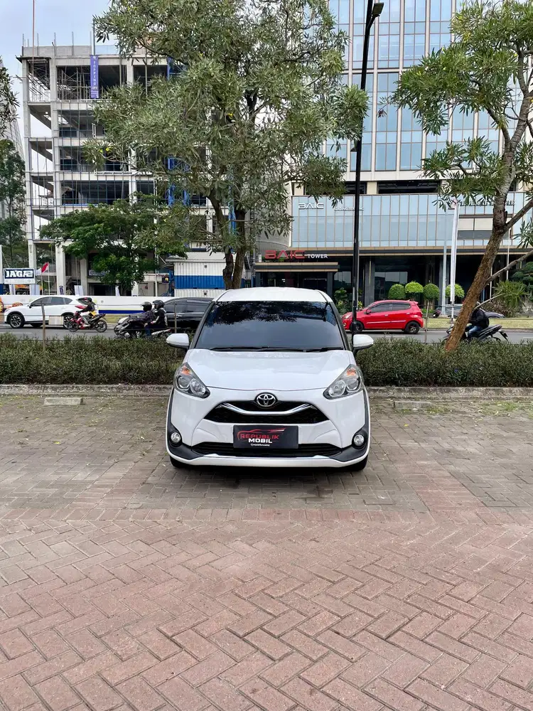 Toyota Sienta 1.5 V CVT 
NIK 2019
