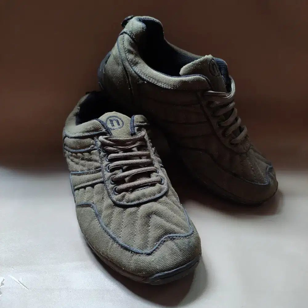 Nevada Sepatu Sneakers Lari Hiking