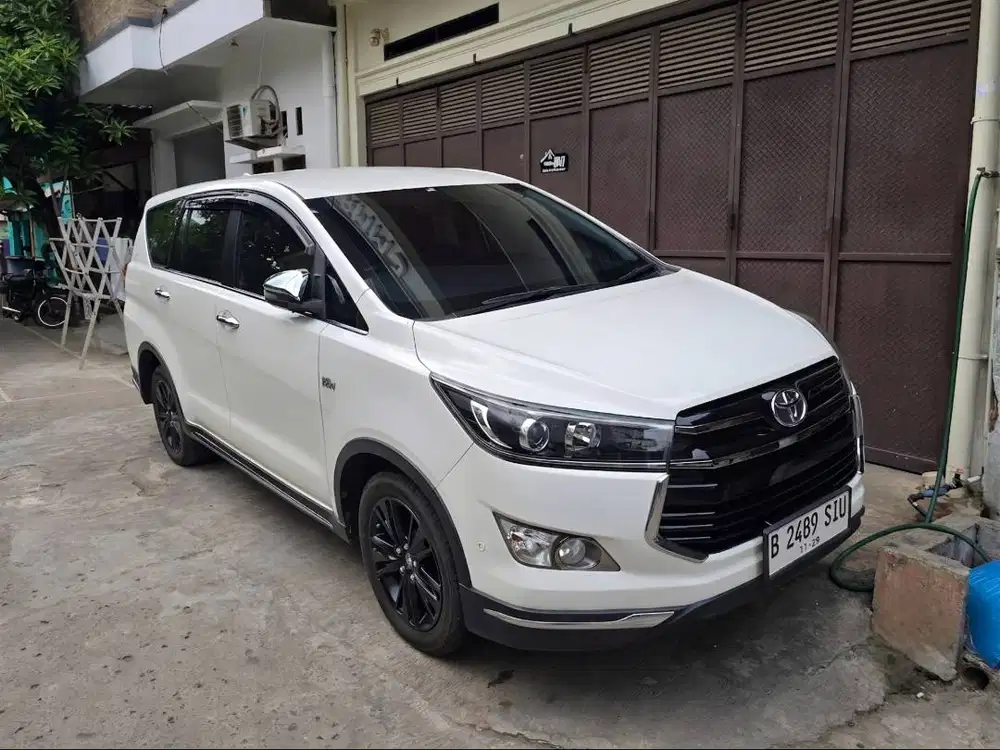Toyota Kijang Innova Inova Venturer AT Matic Tahun 2019 Putih , 2020