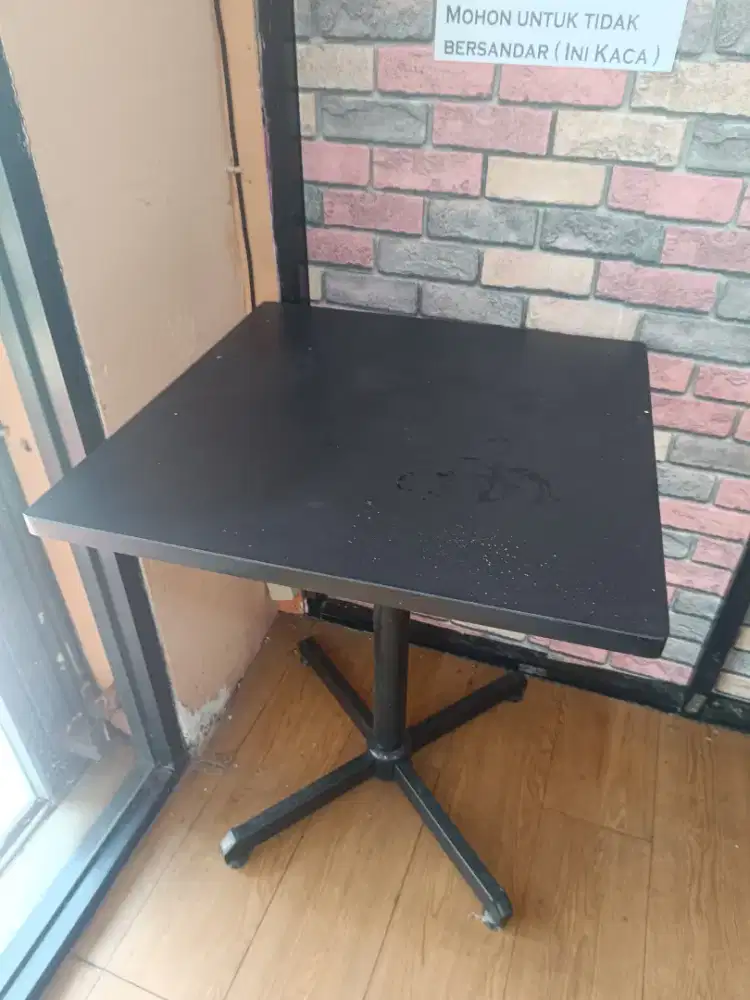 Meja Cafe Hitam
