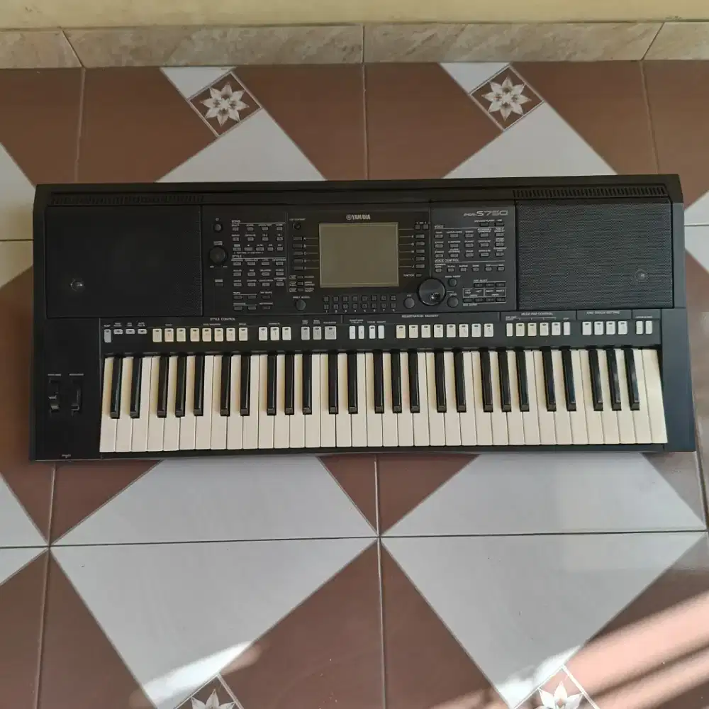 Yamaha Psr S750