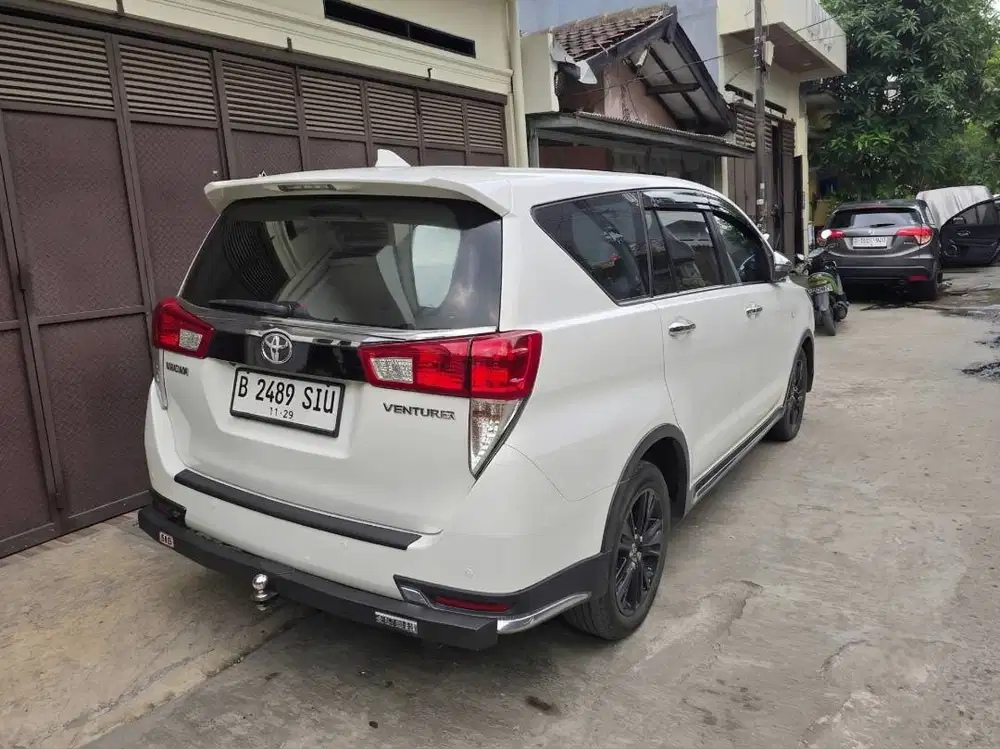 Toyota Kijang Innova Inova Venturer AT Matic Tahun 2019 Putih , 2018