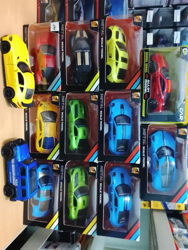 Diecast mobil skala 1.43