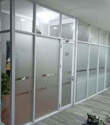 Pusat kebutuhan stiker sanblast , sanglass & kaca film rumah anda