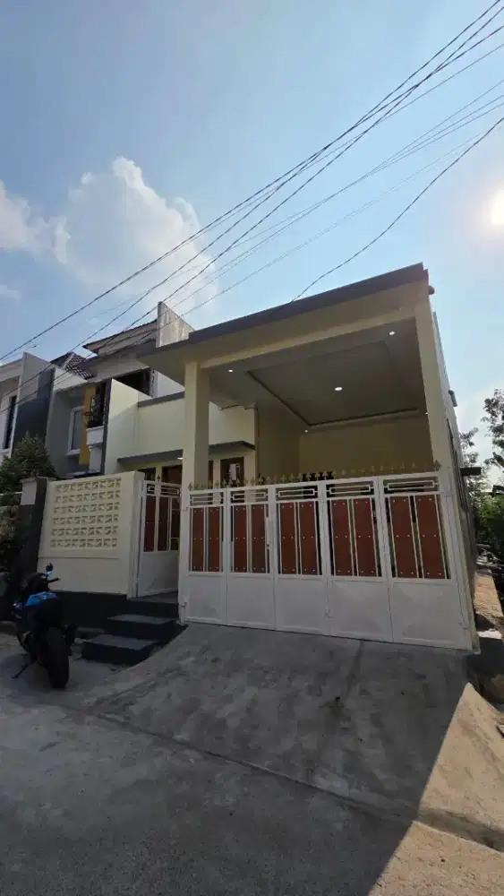 DIJUAL / DISEWAKAN RUMAH BARU SEMI FURNISHED DEKAT GRAND WISATA BEKASI