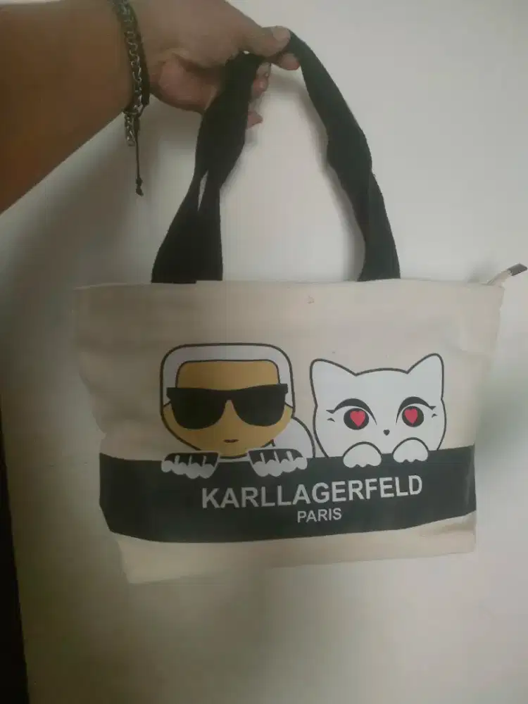 Tote bag bahan canvas merk Karl Lagerfeld, import