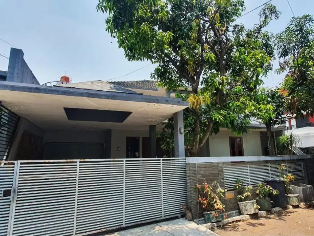 Rumah terawat siap huni komplek situsari  dekat Jogya Buahbatu