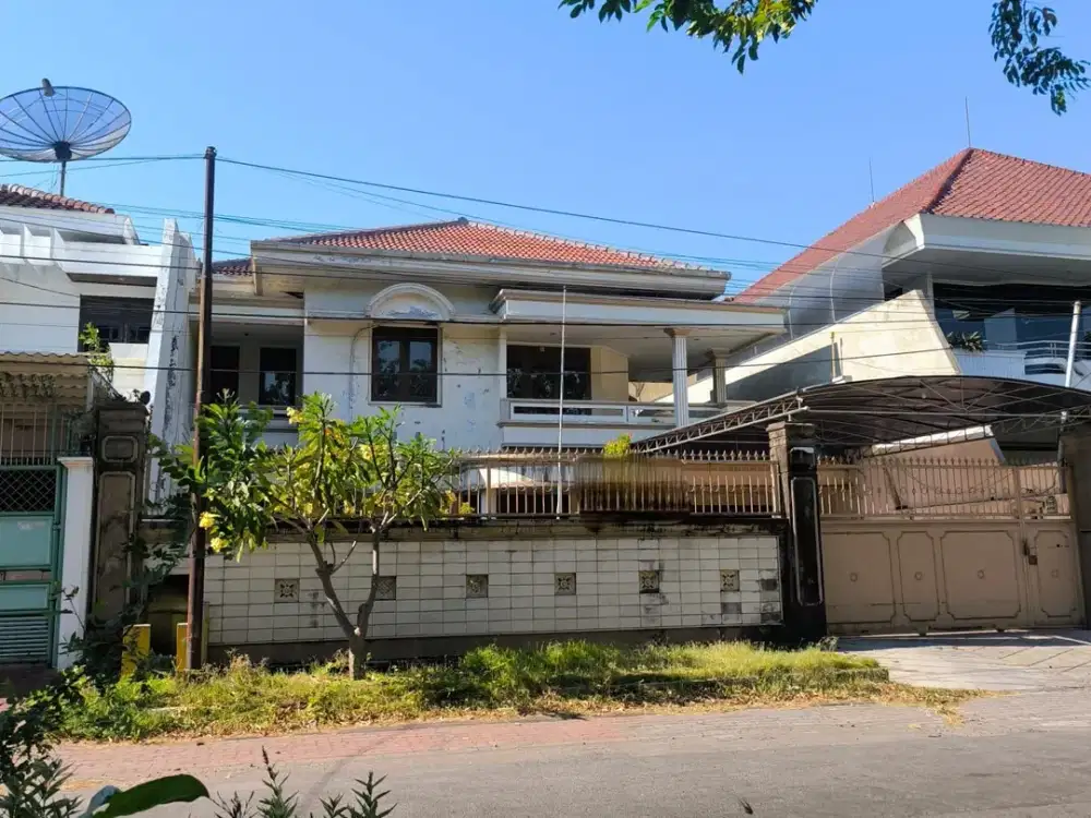 Rumah Dharmahusada Indah Row Jalan Double Way•Hadap Selatan