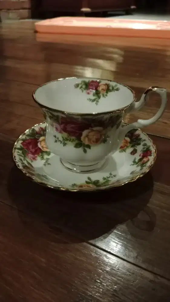 Royal Albert Old Country Roses Teacup and Teasaucer