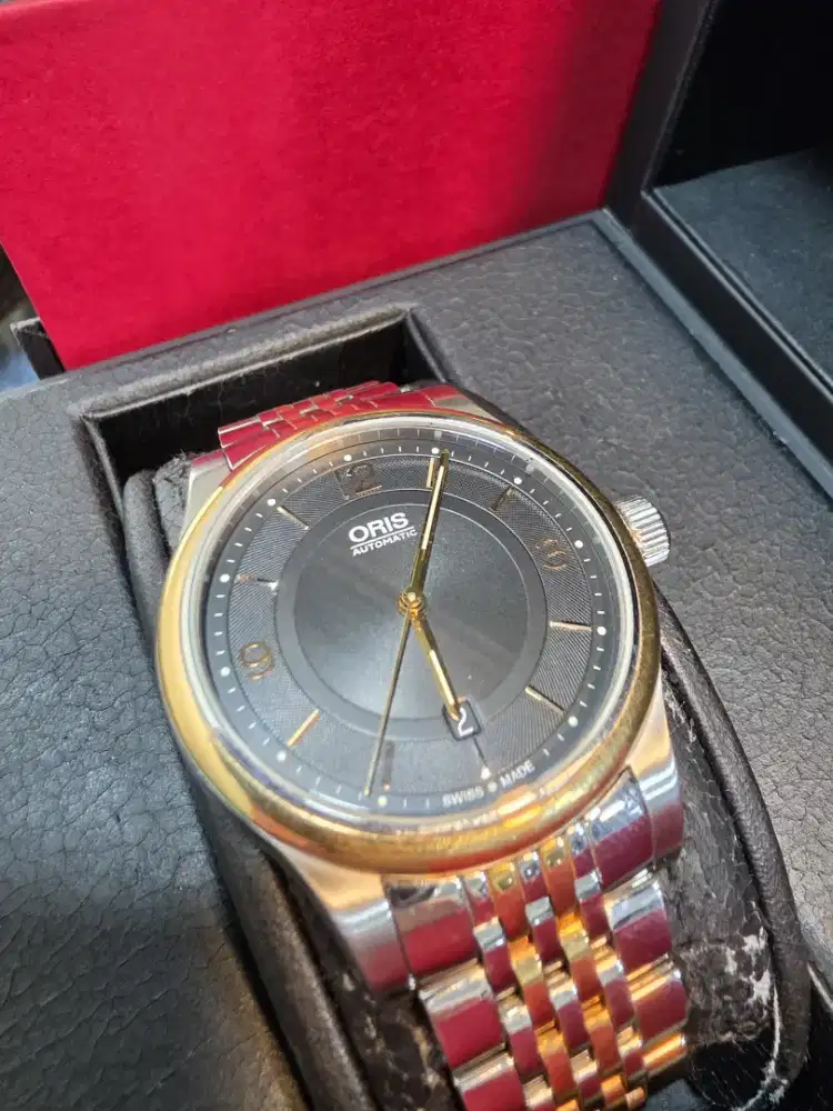 jam tangan Oris Classic Date Two-Tone  sekitar 42 mm