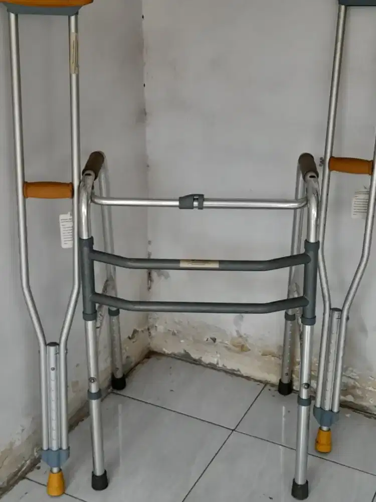 Tongkat dan alat bantu jalan (walking frame)