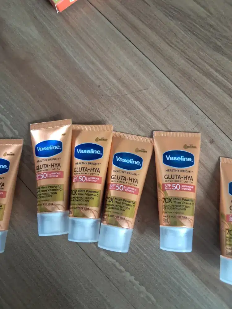 (cuci gudang)Vaseline gluta-hya travel size 20ml