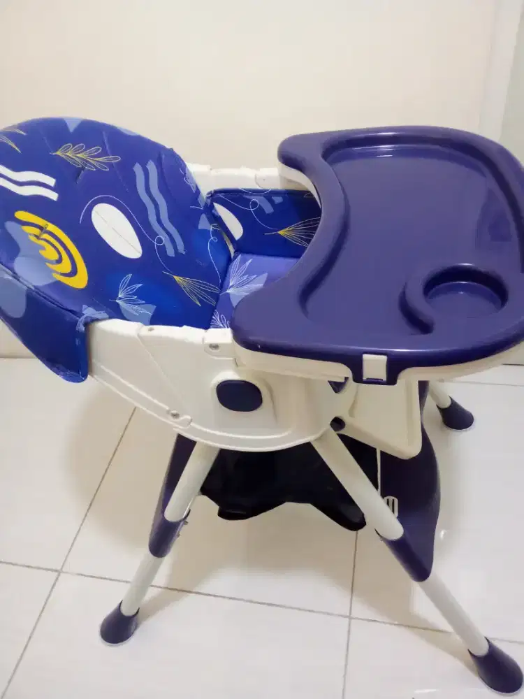 Kursi makan V-baby Care