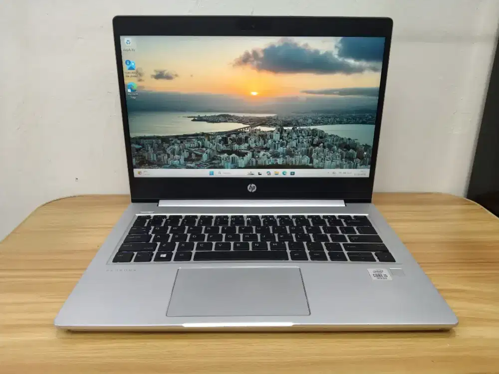 Hp Probook 430 G7
Core i5 10210U
RAM 8GB 
SSD 256GB
DISPLAY 14 
WIN 11
