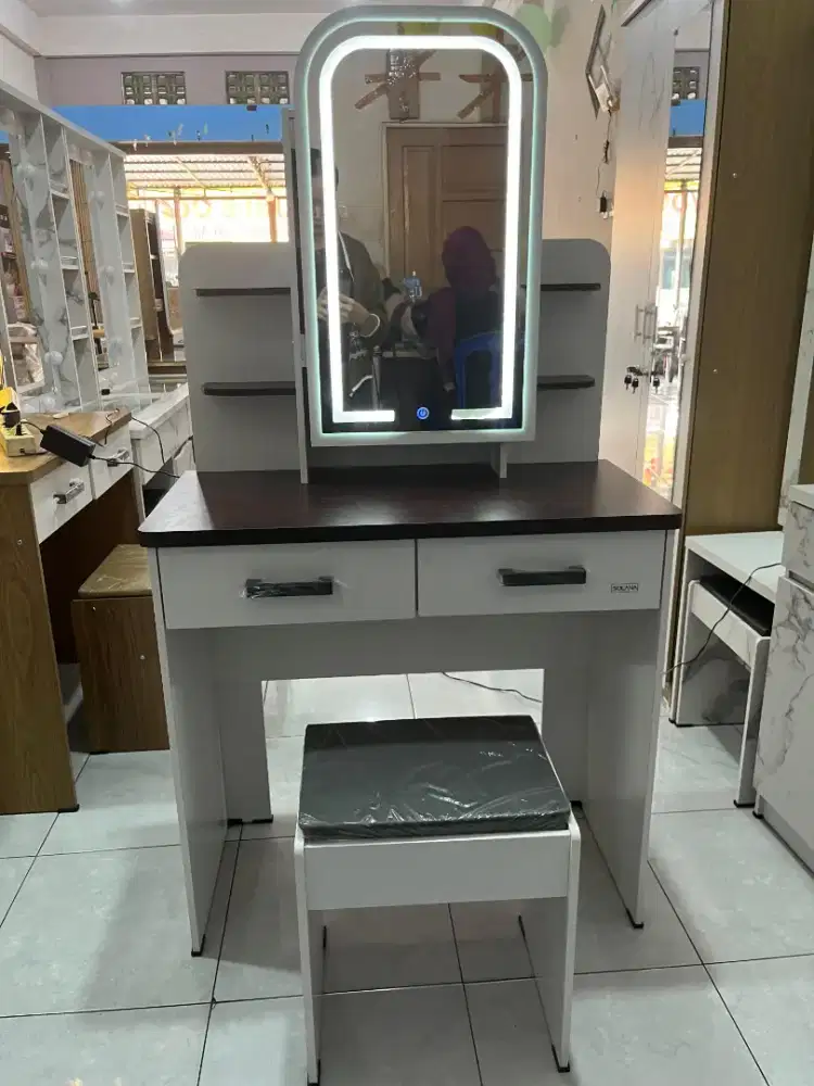 READY MEJA RIAS LED CERMIN GESER