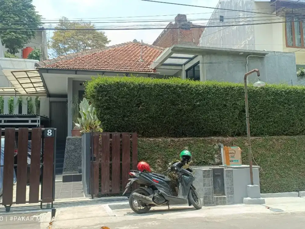 Rumah bagus siap huni di Awiligar Cigadung jalan lebar lokasi depan