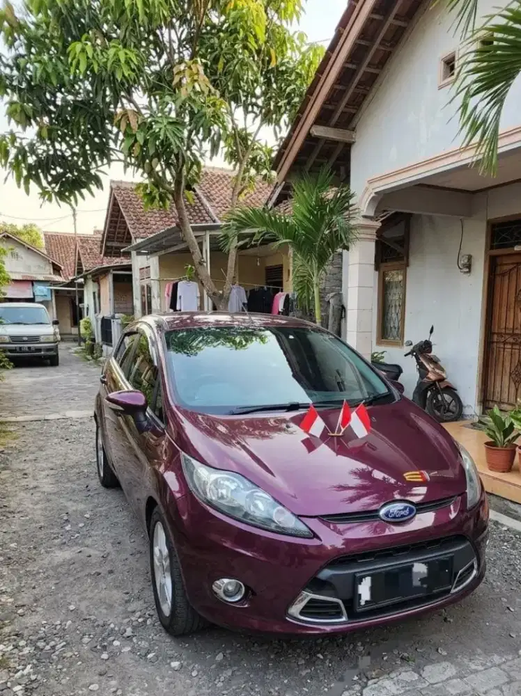 Ford fiesta tahun 2011 AT