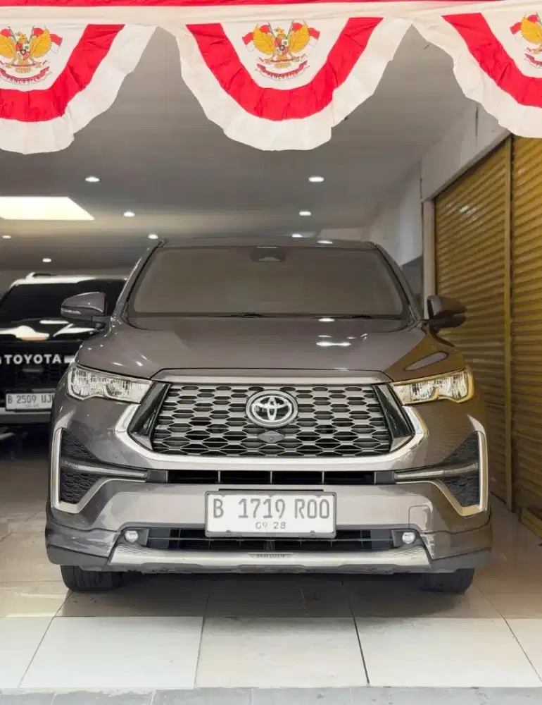 Toyota New Innova Zenix 2.0 TSS Hybrid Modelista