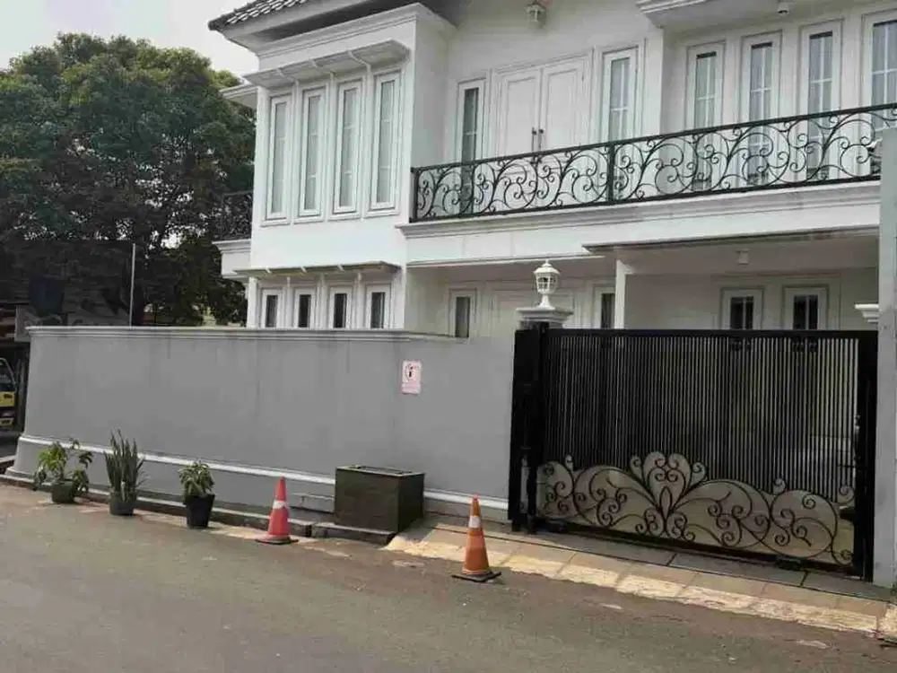 Rumah Hook Cipete 2 Lantai Siap Huni Semi Furnished