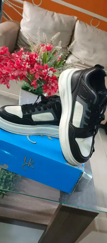 Sepatu Casual YK Walk Sneakers - 41