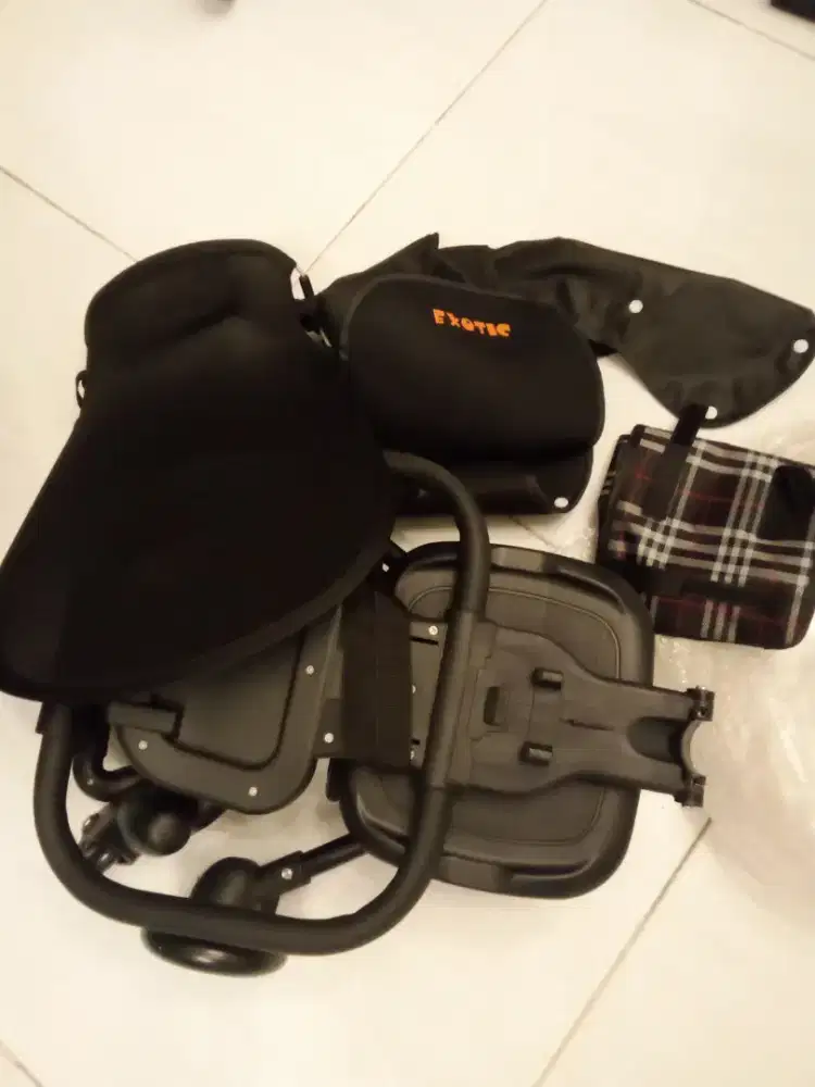 Stroller duduk exotic hitam