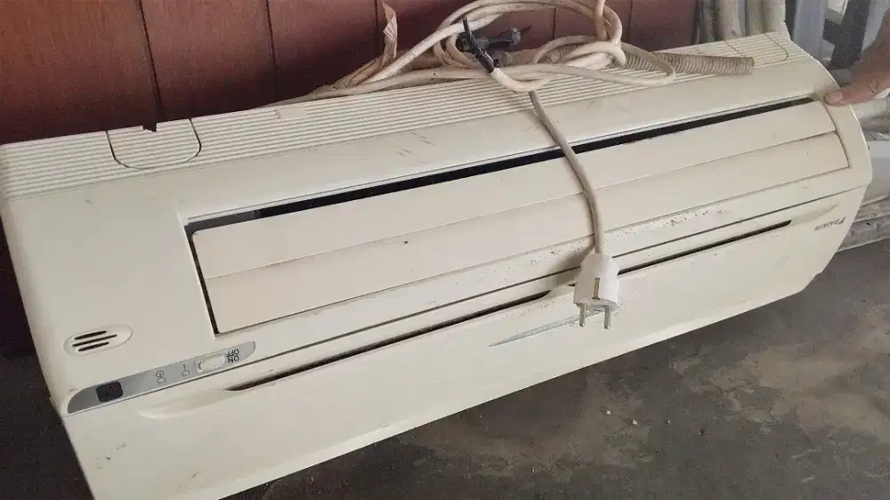 Dijual cepat AC Daikin 1pk