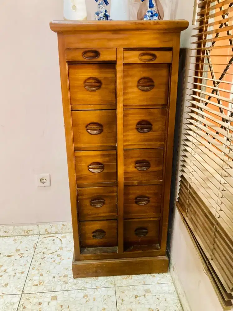 LEMARI KAYU JATI PRELOVED – KOKOH & ELEGAN