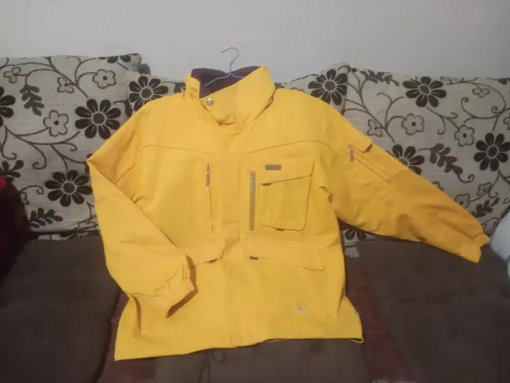 Dijual Jaket second branded Descente